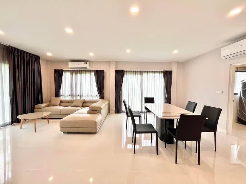 Centro Vibhavadi — Corner Detached House | Near Harrow | Spacious Garden