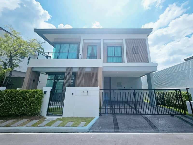 Bangkok Boulevard Bangna-KM5 — Luxury House on Main Road | Near Clubhouse