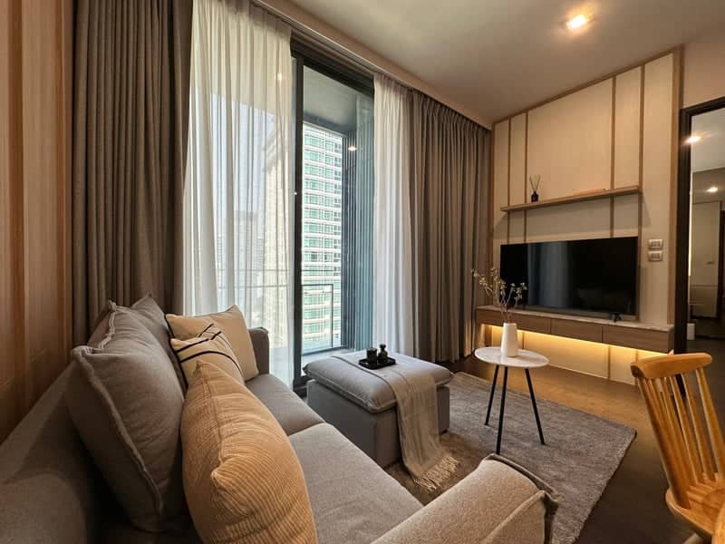 Laviq Sukhumvit 57 — Luxury High Ceiling 1BR | 43 sqm Floor 14 | Near BTS Thong Lo