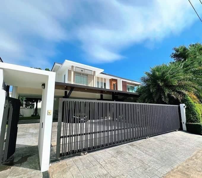 Perfect Place Sukhumvit 77 — Luxury Pool Villa Corner House | Near Suvarnabhumi