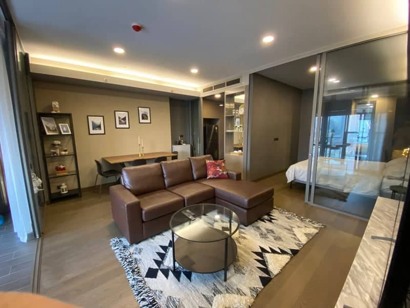 Siamese Exclusive Queens — Park View Luxury Living | Next to MRT