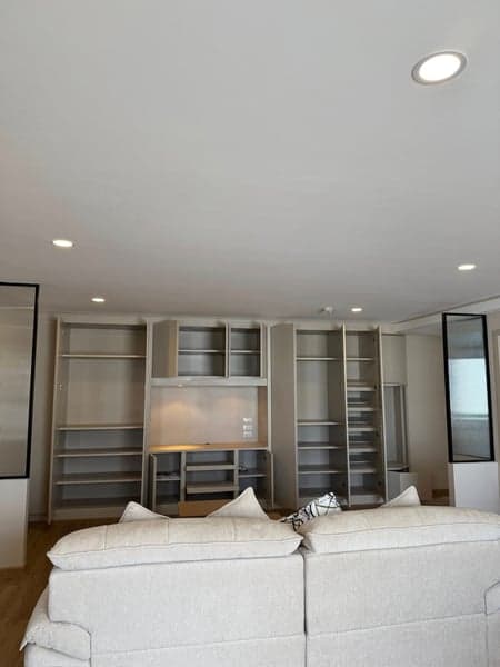 Supalai Place Sukhumvit 39 — Renovated Corner Unit | Unblocked City View | Phrom Phong photo 4