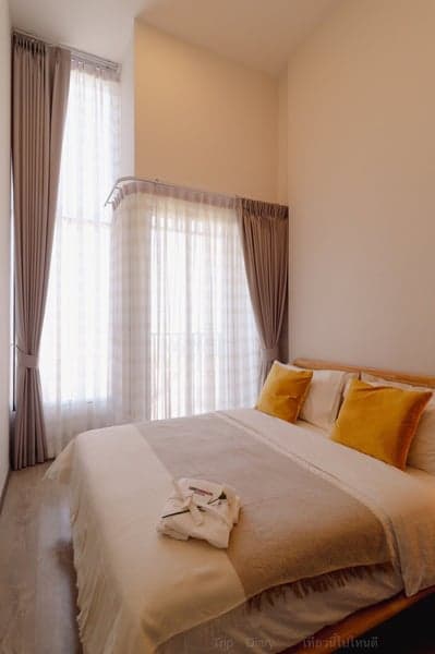 SOHO Bangkok Ratchada — Duo Space Duplex | High Ceiling Living | Near MRT Huai Khwang photo 3