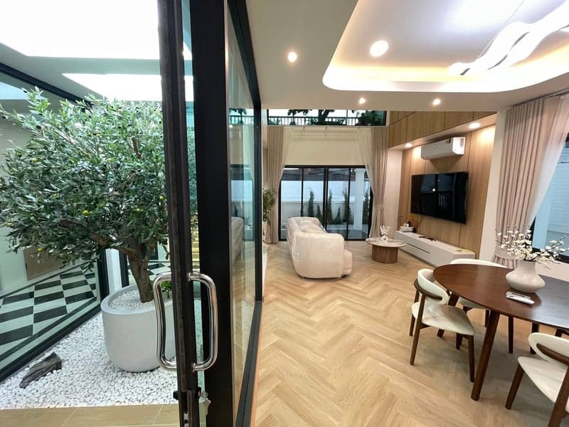 Modern Craftsmanship House — Double Volume Courtyard Living | Nawamin photo 3