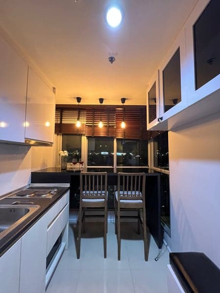 Aspire Sukhumvit 48 — Modern Work-Ready Home | Near BTS Phra Khanong photo 2