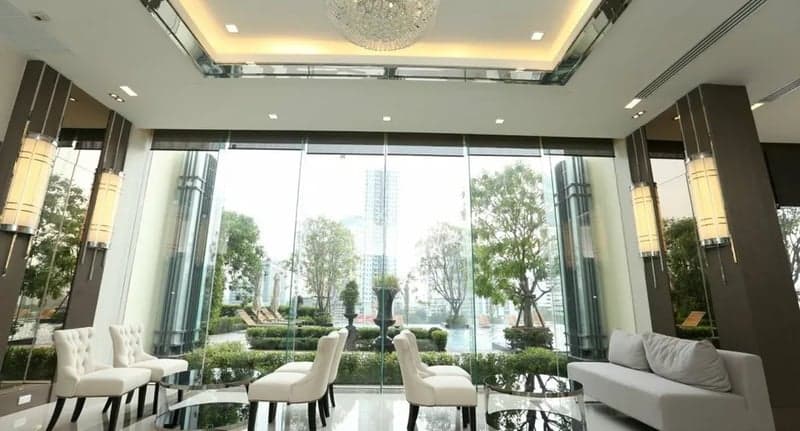 Q Asoke photo 3