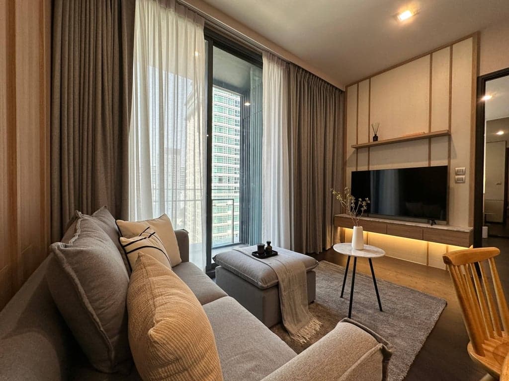 Laviq Sukhumvit 57 — Luxury High Ceiling 1BR | 43 sqm Floor 14 | Near BTS Thong Lo