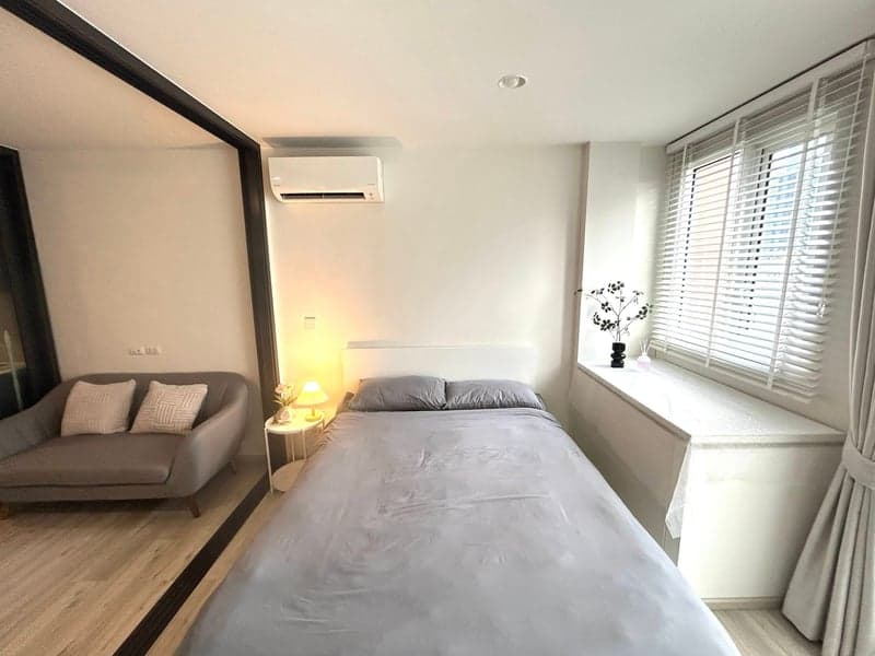 XT Huaikhwang — Fully Furnished High Floor Condo | Near MRT photo 4
