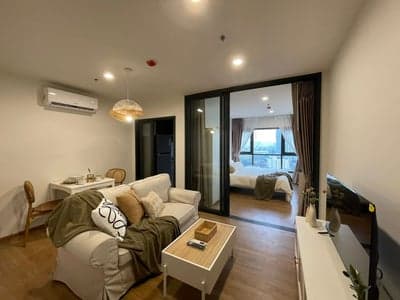 THE LINE VIBE — High Floor City View | King Size Bed | Near BTS photo 2