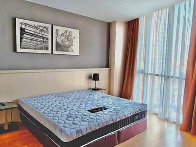 Up Ekkamai — Spacious City View Residence | Prime Ekkamai Living photo 2