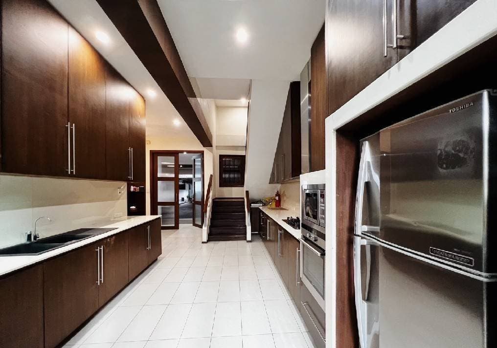 Lotus Point Ekkamai — Luxury 5-Storey Townhome | 450 sqm Space | 6m High Ceiling
