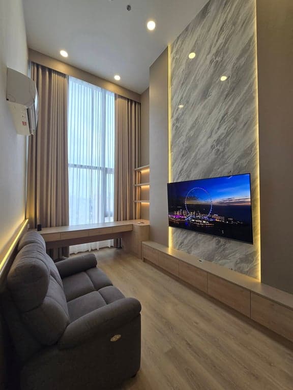 Life Rama 4 - Asoke — High-Floor Duplex | City View | Near MRT QSNCC