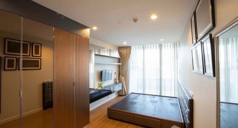 Chamchuri Square Residence — Spacious Unit | Direct MRT Access | Samyan