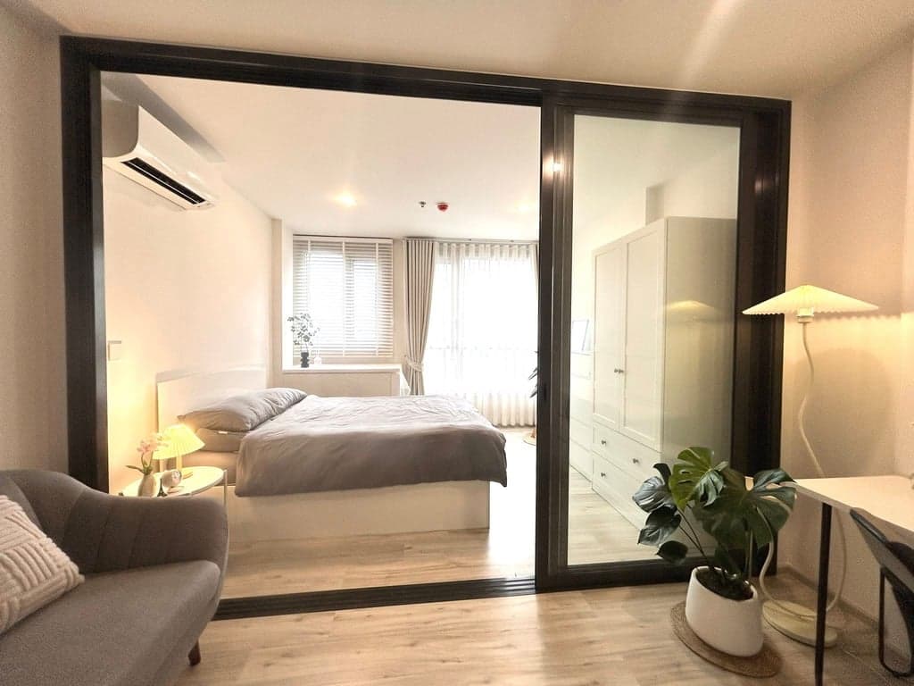 XT Huaikhwang — Fully Furnished High Floor Condo | Near MRT