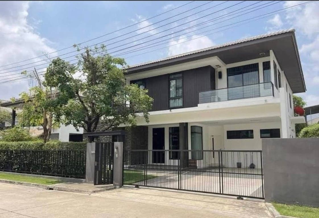 Mantana Srinakarin-Bangna — Private Family Home | Near Clubhouse