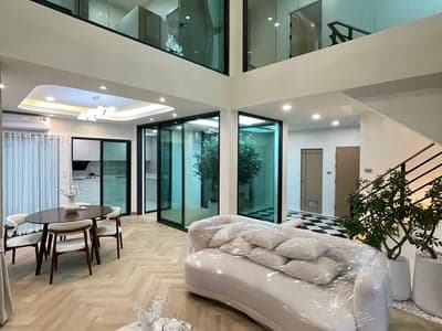 Modern Craftsmanship House — Double Volume Courtyard Living | Nawamin photo 2