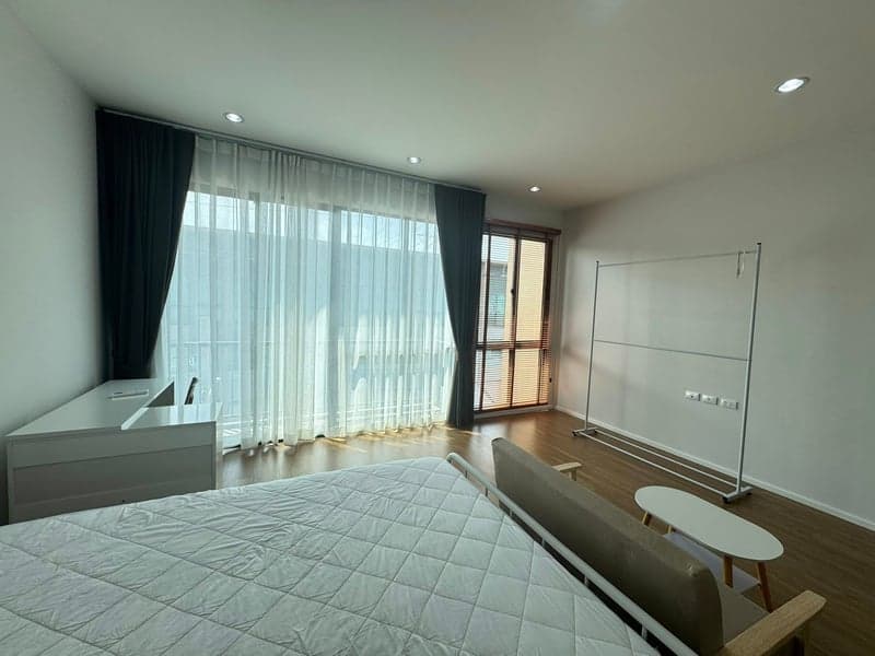 Baan Klang Muang Rama 9-Krungthepkreetha — Fully Furnished Townhome | Prime Rama 9 photo 2