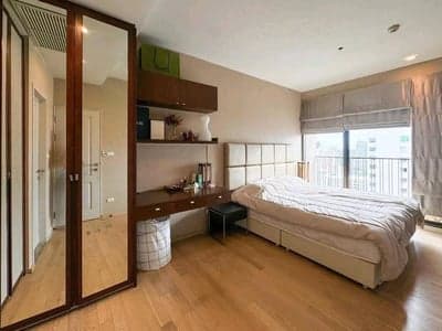 Noble Refine Sukhumvit 26 — Unblocked City View | Near BTS Phrom Phong photo 2
