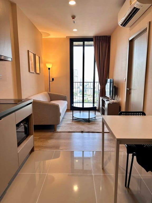 Oka Haus Sukhumvit 36 — Newly Renovated 29th Floor with Bathtub | North View | 5 Mins to BTS Thong Lo