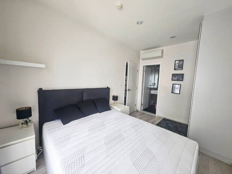 Centric Huai Khwang — Rare Large 1 Bedroom | 150m to MRT photo 2