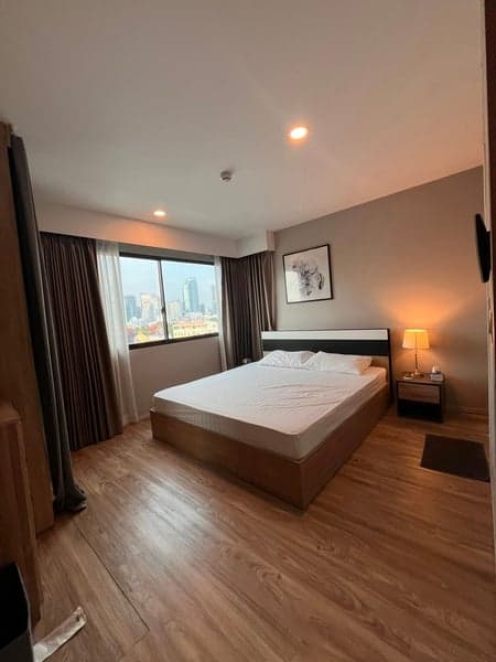 Blossom Condo @ Sathorn-Charoenrat — Fully Furnished City Living | Near BTS Surasak photo 2