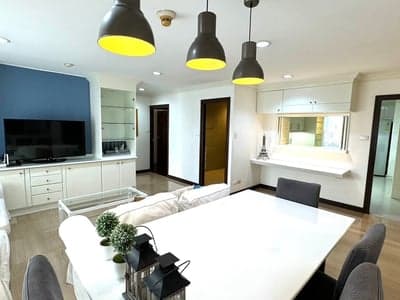 Richmond Palace — Spacious Family Unit | Prime Sukhumvit 43 | Near BTS photo 2