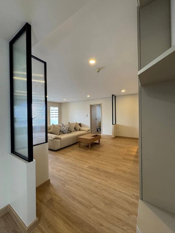 Supalai Place Sukhumvit 39 — Renovated Corner Unit | Unblocked City View | Phrom Phong