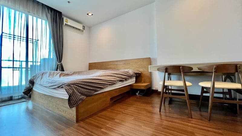 Supalai Premier @ Asoke — High Floor Pool View | Prime CBD Location photo 3