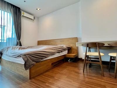 Supalai Premier @ Asoke — High Floor Pool View | Prime CBD Location photo 3