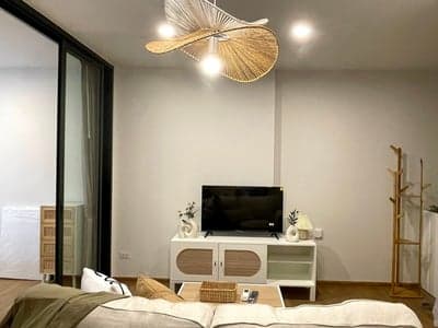 THE LINE VIBE — High Floor City View | King Size Bed | Near BTS photo 3