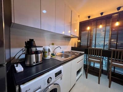 Aspire Sukhumvit 48 — Modern Work-Ready Home | Near BTS Phra Khanong photo 3